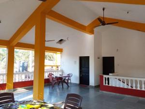 a dining room with a table and chairs in a room at Shalom Guest House in Candolim