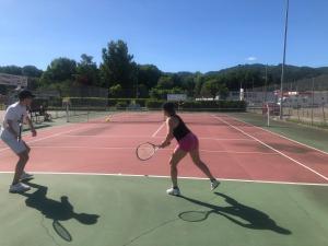 Tenis a/nebo squash v ubytování CAMPING PARADIS FAMILY des ISSOUX nebo okolí
