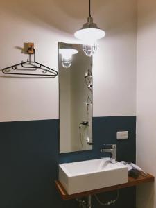 Un baño de PlainStay Hostel