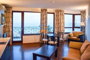 A seating area at Sea View Rental Front Beach
