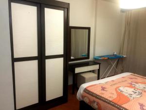 A bed or beds in a room at Amazing view apartment in Golf Porto Marina with marina access