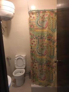 A bathroom at Amazing view apartment in Golf Porto Marina with marina access