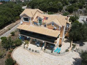 an aerial view of a house with at Vegera Apartment M in Vasilikiádhes