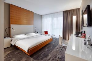 Giường trong phòng chung tại LÉGÈRE HOTEL Luxembourg