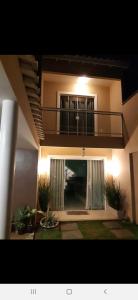 a view of a house with a balcony at Serra Mar Suítes,Lofts, e casas à 300 metros das praias in Arraial do Cabo