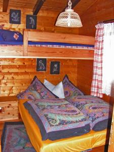 Ein Bett oder Betten in einem Zimmer der Unterkunft Rastnerhof