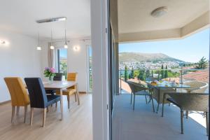 Nespecifikovaný výhled na hory nebo výhled na hory při pohledu z apartmánu