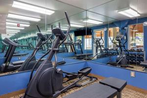 The fitness centre and/or fitness facilities at Comfort Inn Fontana