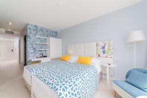 Postel nebo postele na pokoji v ubytování Amadria Park Family Hotel Jakov