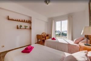A bed or beds in a room at Algueret