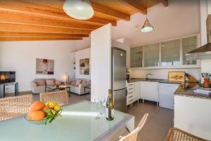 Kuchyň nebo kuchyňský kout v ubytování Es Port penthouse