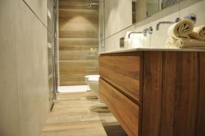 Kúpeľňa v ubytovaní Luxury 2 Apartments Cervia with Swimming Pool