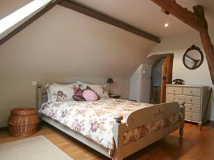Katil atau katil-katil dalam bilik di Domaine de Lasfonds