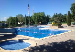 Swimming pool sa o malapit sa Castell Montgri - Mobile Homes by Lifestyle Holidays
