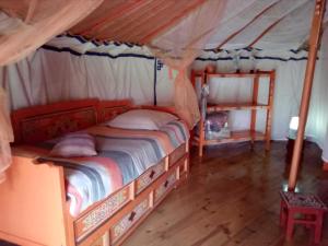 Bunk bed o mga bunk bed sa kuwarto sa Le Pre Karvain