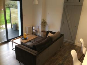 a living room with a couch and a table at Casa Cosy in Lesneven