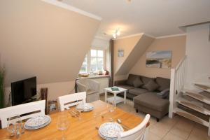 Posezení v ubytování LH Dünenblick Wohnung 9