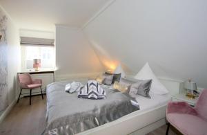 Llit o llits en una habitació de Rosenhaus unter Reet