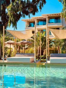 Bazén v ubytování MAKO Sea & Suites nebo v jeho okolí