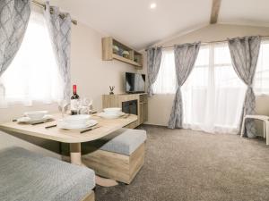 Televiisor ja/või meelelahutuskeskus majutusasutuses Cubert No 3