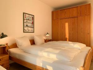 Un pat sau paturi într-o cameră la Schloss am Meer, App 9