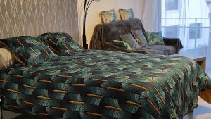 a bedroom with a bed and a chair and a couch at Studio face à la mer in Concarneau