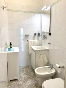 Kúpeľňa v ubytovaní Via Solaro, appartamento in pieno centro