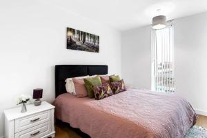 Gallery image of STYLISH 2 BED/2 BATH, PARKING - BRACKNELL CENTRE in Bracknell