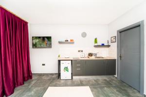 Chardonnay Guest Studio Rooms with Great view for nature lovers tesisinde mutfak veya mini mutfak