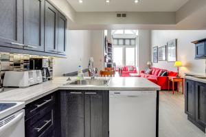 Η κουζίνα ή μικρή κουζίνα στο 2 Bdrm Ski In Ski Out Loft at Blue Mountain