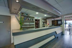 Setustofa eða bar á Logis Hôtel Belle Vue