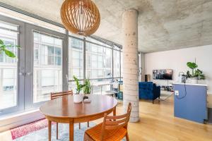 a dining room with a table and chairs in a room at Spacious and Quiet Corner Apartment Downtown Toronto in Toronto