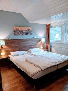 庫克斯港的住宿－Ferienwohnungen Am Grooten Steen 16，一间卧室,卧室内配有一张大床