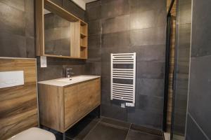 Ένα μπάνιο στο Le Petit Chalet - Cosy studio in Lathuile for 2 people +3 φωτογραφίες