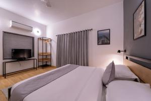 Кровать или кровати в номере Loft 24, Mansarovar