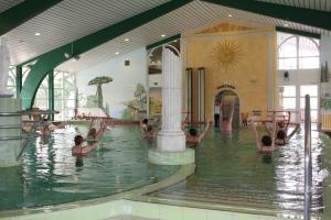Bazén v ubytování Hotel Glockenspiel nebo v jeho okolí