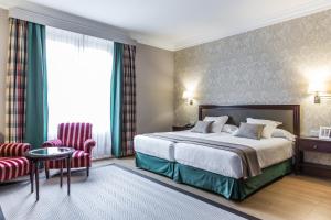 Postel nebo postele na pokoji v ubytování Hotel Carlton