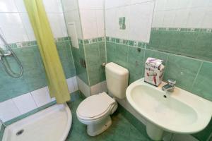 A bathroom at Fener Guest House