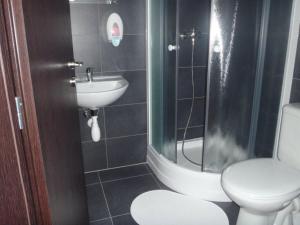 Koupelna v ubytování JBI Wellness