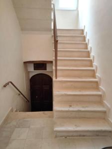 a stairway with a wooden door in a building at B&B del Corso Altamura in Altamura