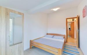 Postel nebo postele na pokoji v ubytování Apartmani Vugec, Povljana - Pag