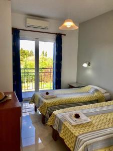 A bed or beds in a room at Banos Apartments and swimming pool