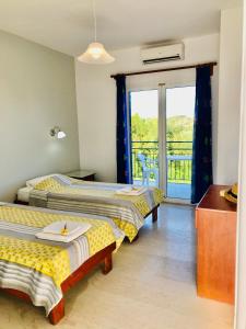 A bed or beds in a room at Banos Apartments and swimming pool Még 37 kép