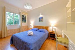 Postel nebo postele na pokoji v ubytování VILLA Tsara + 18 fotografií