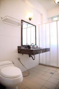 Phòng tắm tại Yangpin House Homestay