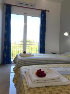 A bed or beds in a room at Banos Apartments and swimming pool