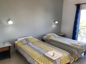 A bed or beds in a room at Banos Apartments and swimming pool