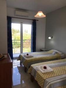 A bed or beds in a room at Banos Apartments and swimming pool