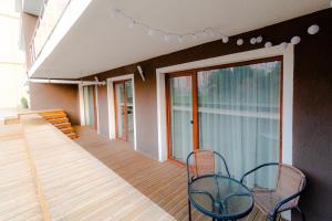 Μπαλκόνι ή βεράντα στο Transylvanian Apt. w/ lrg. terrace and parking - KarpatenHaus