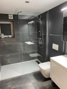 A bathroom at Le Retour aux Sources - Chambre d'Hôte chaleureuse et conviviale